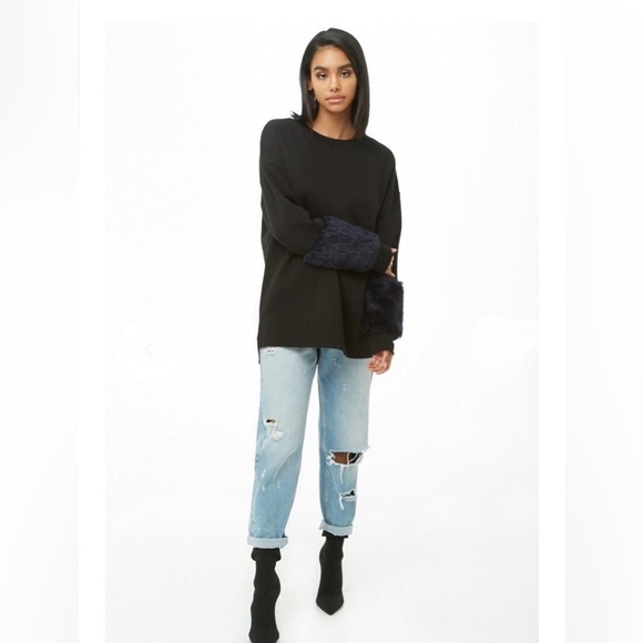 Forever21 Faux Fur arm panels/ Oversize fleece sweatshirt/long  sleeves 🖤 - Picture 5 of 6